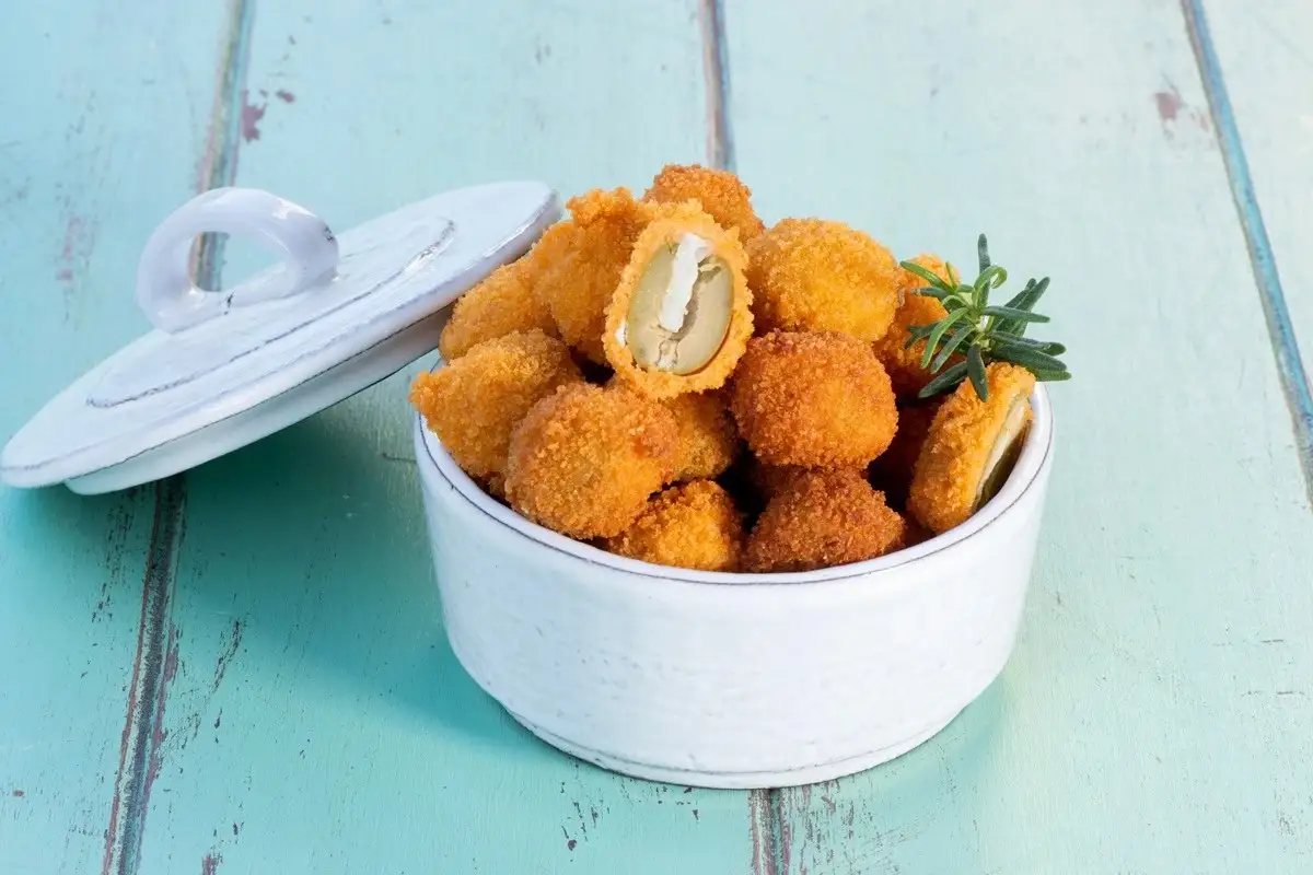 Aceitunas rebozadas, un aperitivo crujiente