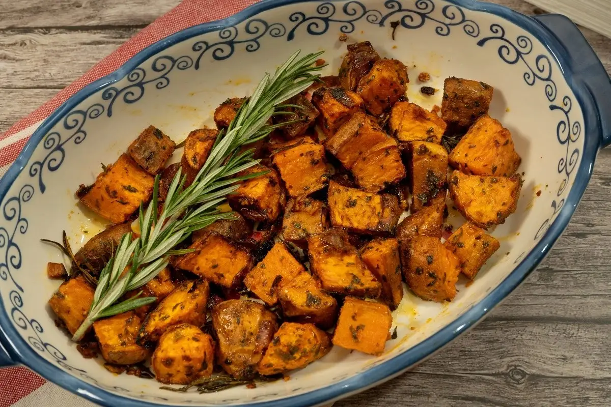 Batatas harra, papas libanesas con ajo, cilantro y chile