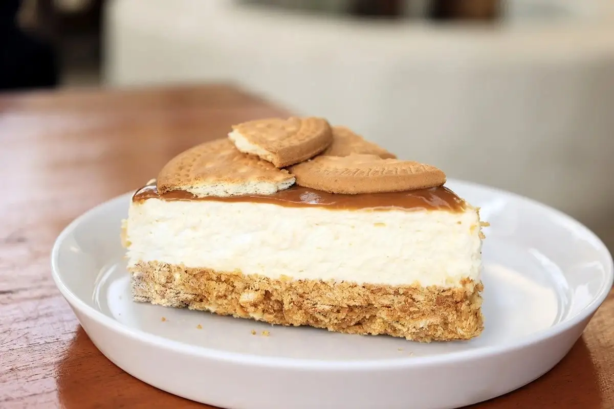 Cheesecake de galletas María, cremoso y con base crujiente