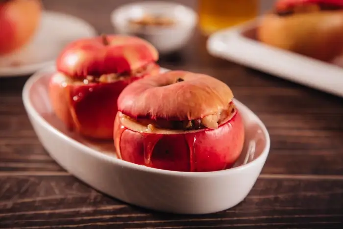 Cómo hacer manzanas rellenas al horno