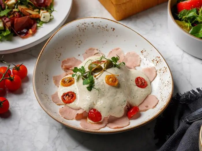Cómo hacer tomates tonnato