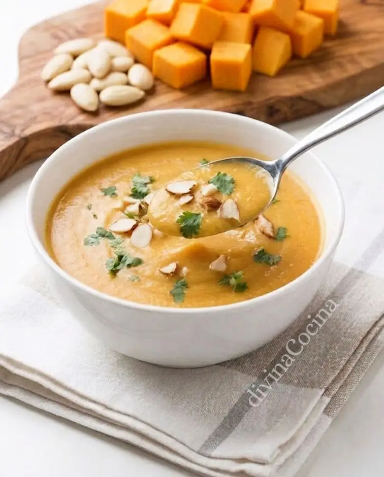 Crema de calabaza asada con almendras