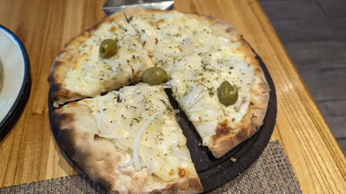 Fugazzeta argentina, la pizza rellena de queso y cebolla