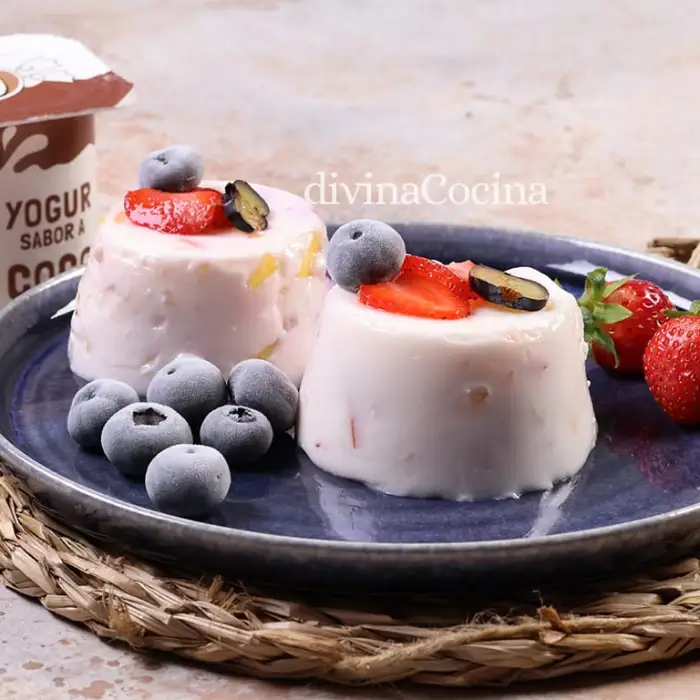 Gelatina de yogur y frutas