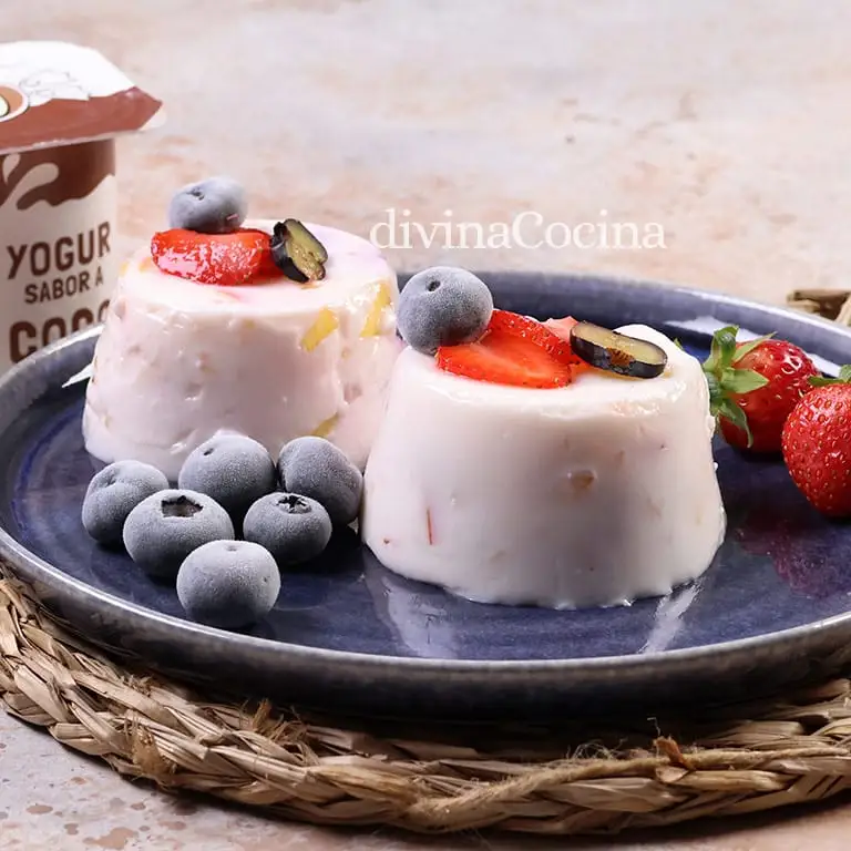 Gelatina de yogur y frutas
