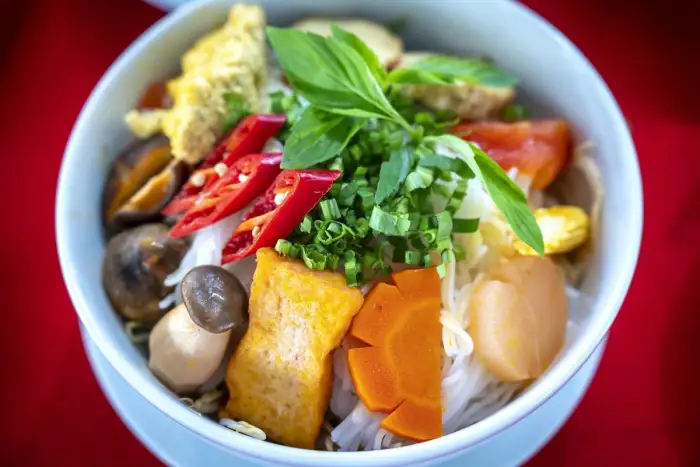 Guiso de fideos vegetariano
