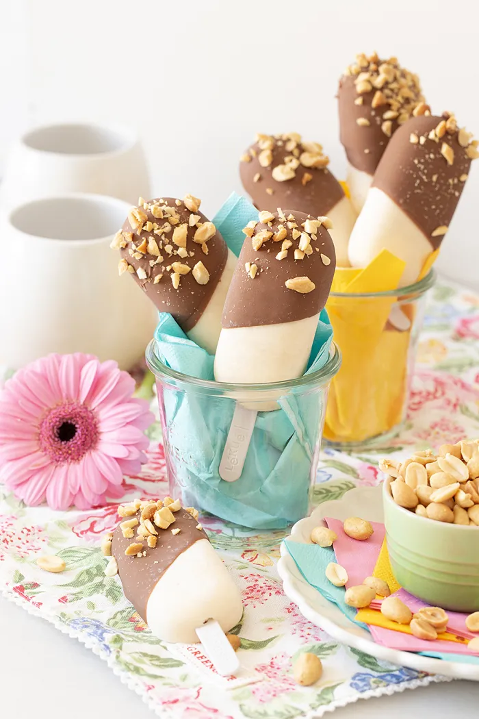 Helados de cacahuete, yogur y chocolate