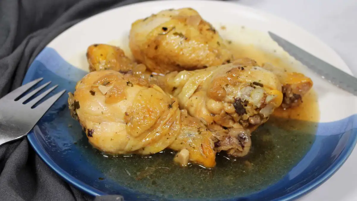 Jamoncitos de pollo en salsa en olla GM