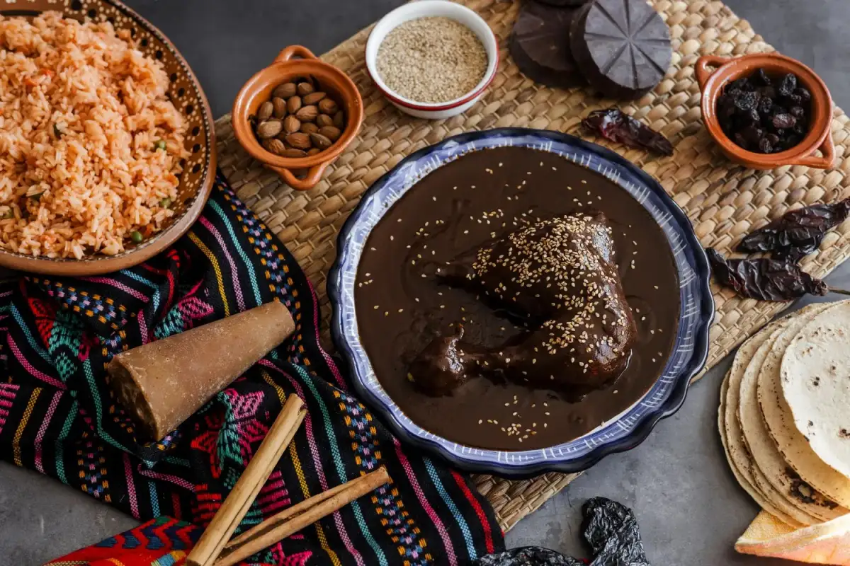 Los moles mexicanos: qué los distingue y con qué platos combinan
