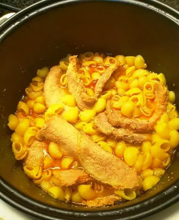 Pasta con bistecs de lomo