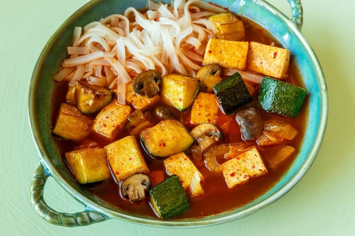 Prepara un buen guiso de fideos con zapallo