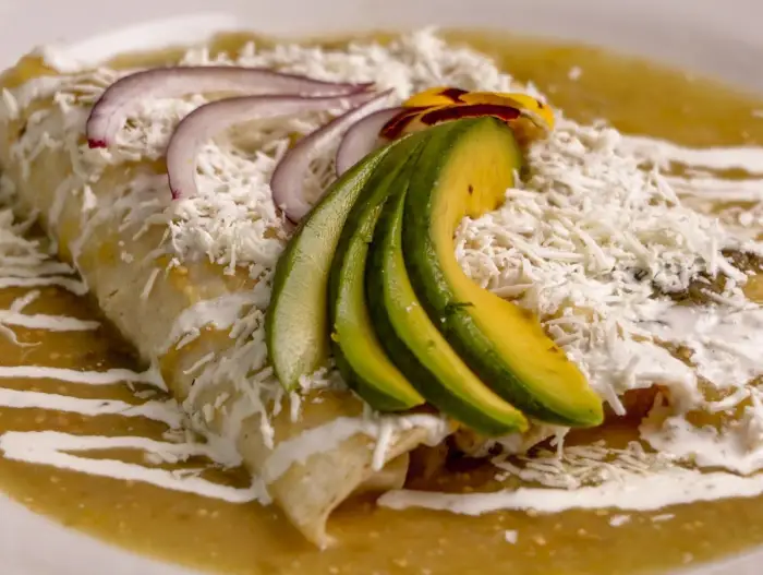 Quesadillas con salsa verde, fáciles y caseras