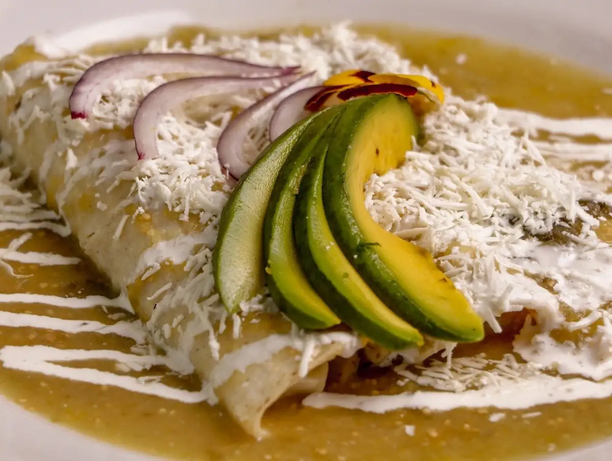Quesadillas con salsa verde, fáciles y caseras