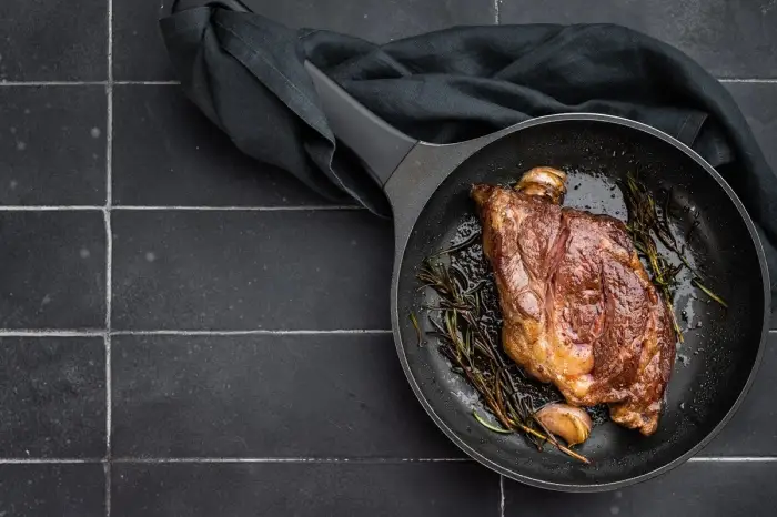 Receta de bistec con mantequilla de ajo y hierbas