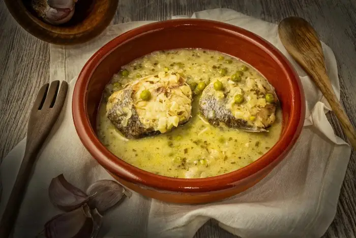 Receta de merluza en salsa de puerros