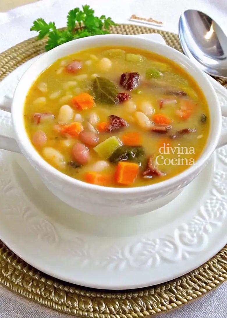 Sopa de verduras con jamón