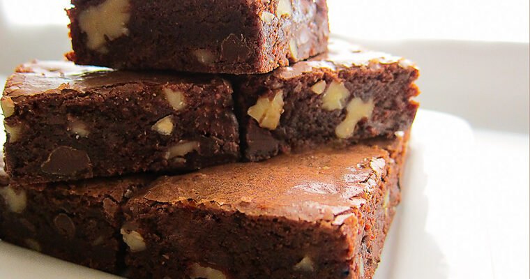 Brownie de chocolate con nueces con MAMBO