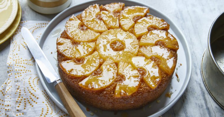 Bizcocho de piña invertido con olla GM