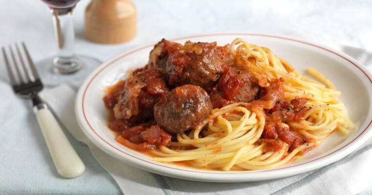 Albóndigas en salsa de tomate con olla GM