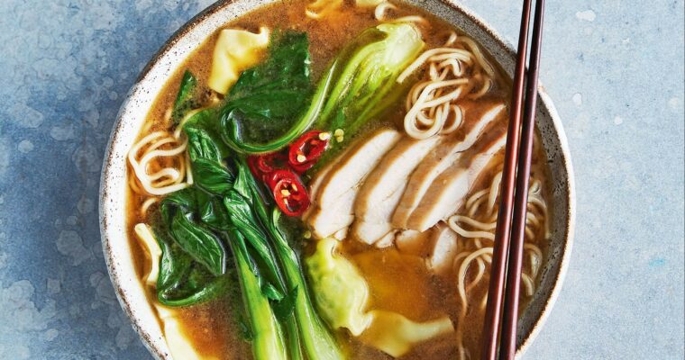 Sopa de fideos con olla GM