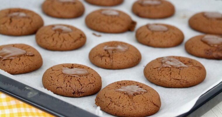 Galletas de crema de cacao y avellanas con MAMBO