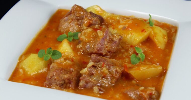 receta de Patatas guisadas con costillas de cerdo con thermomix