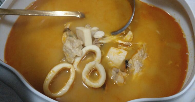 Sopa de marisco con olla GM