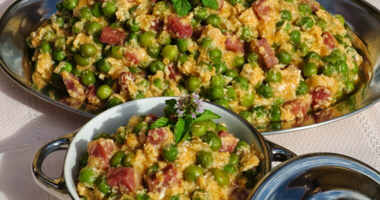 Guisantes con jamón y huevos con olla GM