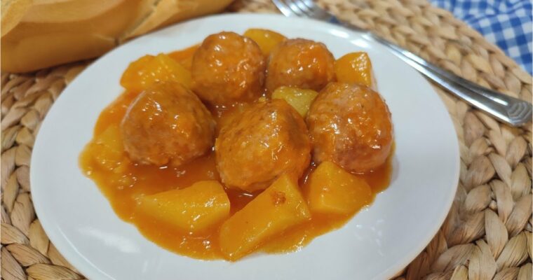 Patatas guisadas con pelotas con olla GM