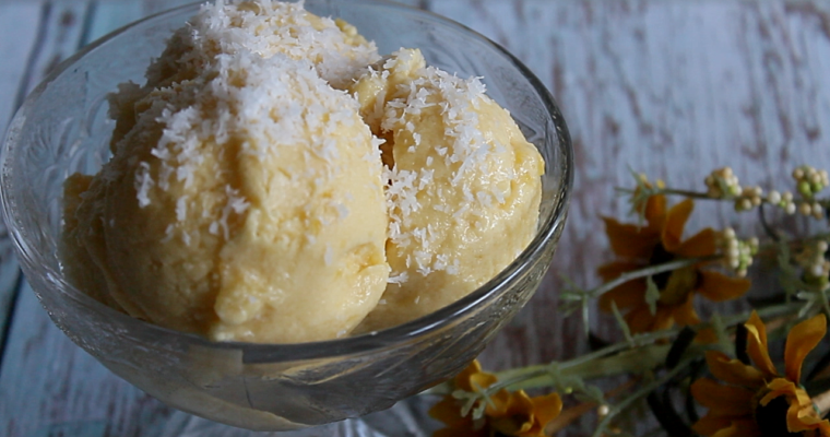 Helado de mango y coco con MAMBO