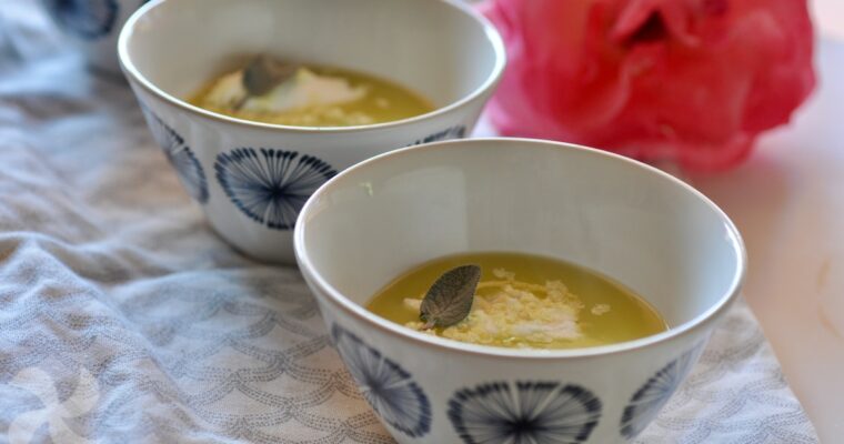 receta de Crema de calabacín servida con ricotta y huevo duro con thermomix