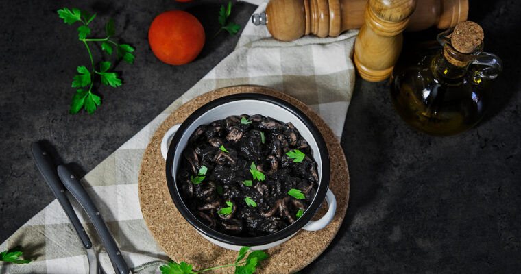 CALAMARES EN SU TINTA con MAMBO