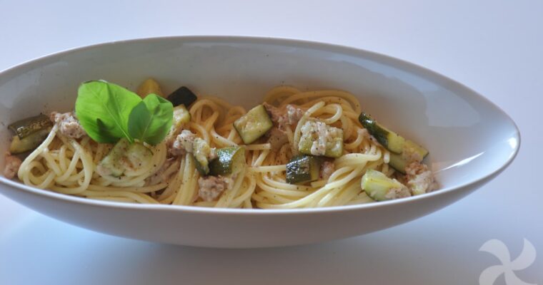 receta de Espaguetis con calabacín y atún con thermomix