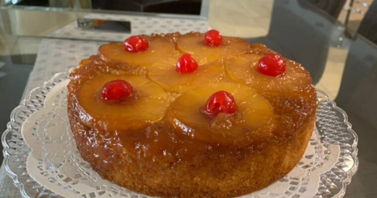 Torta humeda de piña y almendra con MAMBO