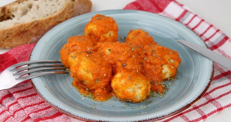 Albondigas de pollo con salsa de tomate con MAMBO