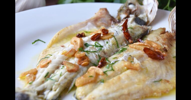 Deléitate con esta exquisita receta de Lubina al horno con patatas y aceite de orégano: ¡un plato perfecto para impresionar!