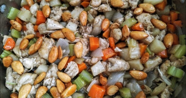 Discover the Oriental Flavors of Pollo con Almendras estilo Oriental with Monsieur Cuisine