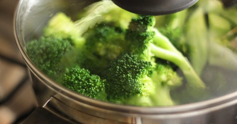 Aprovecha los beneficios del brócoli con estas recetas de crema en la olla GM