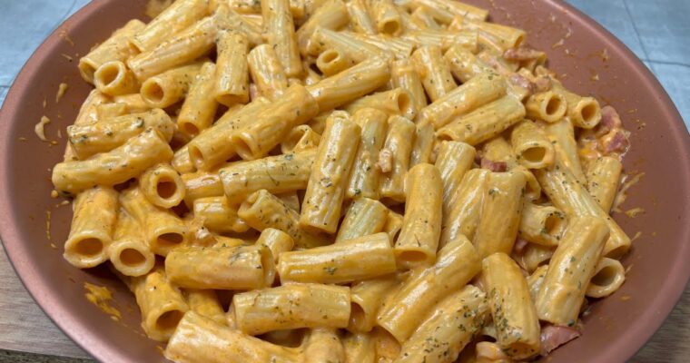 Indulge in a Delicious Spanish Delight with Macarrones con Nata y Tomate