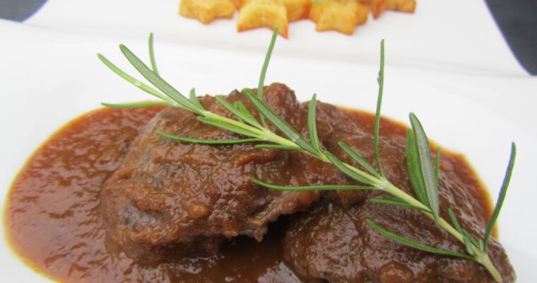 The Perfect Dish for Meat-Lovers: Carrilleras al Vino Tinto con MAMBO