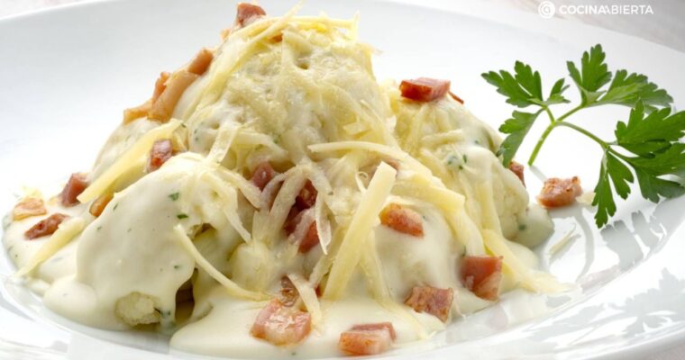 Deliciosa receta de coliflor con salchichas y salsa de queso hecha con Thermomix