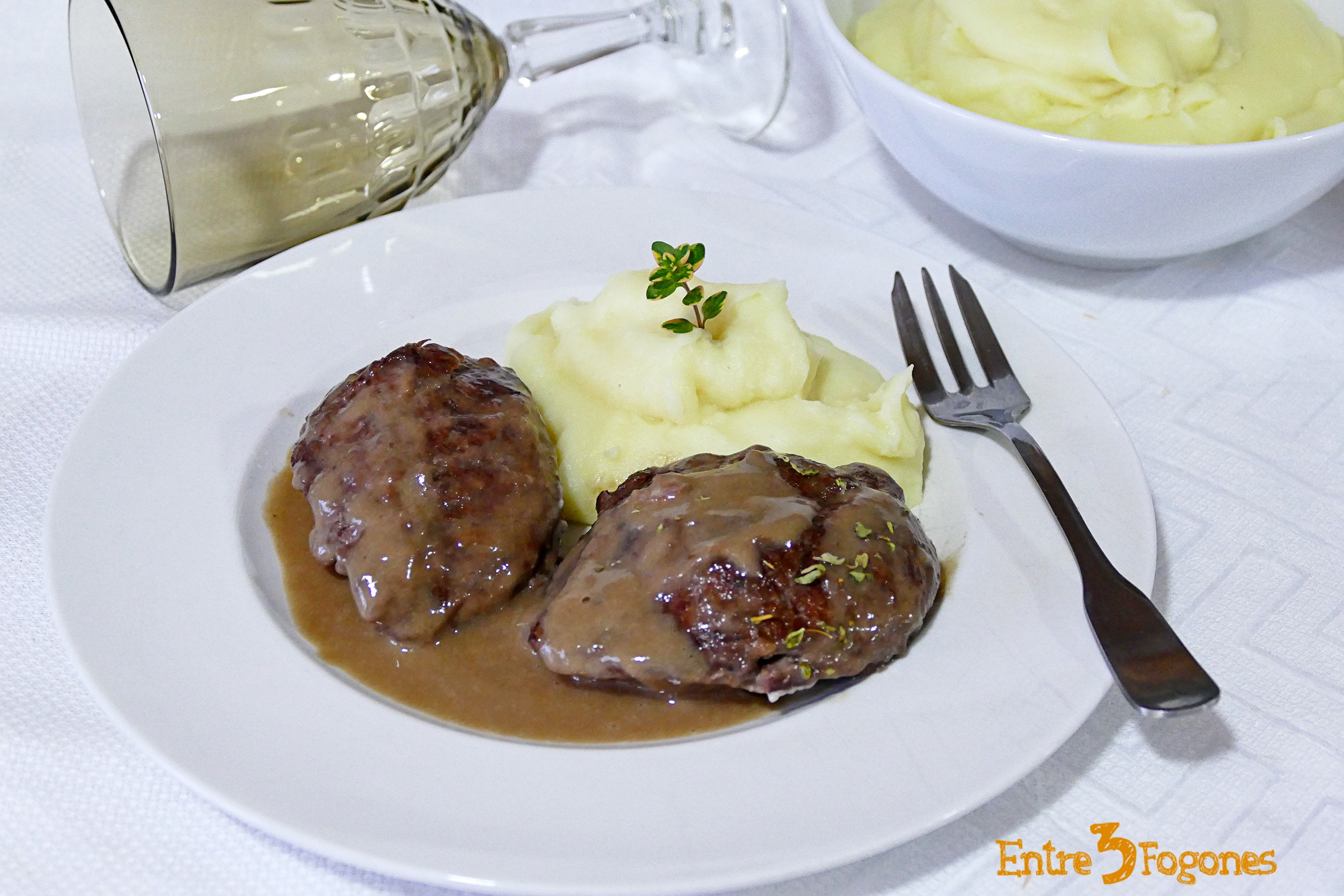 A Taste of Spain: Carrilleras al Vino Tinto con MAMBO