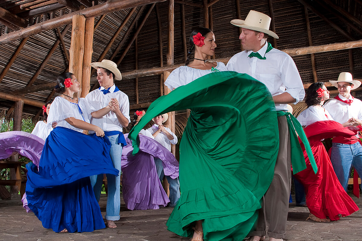 A Taste of Tradition: Empanada de Manzana con Olla GM for Every Occasion