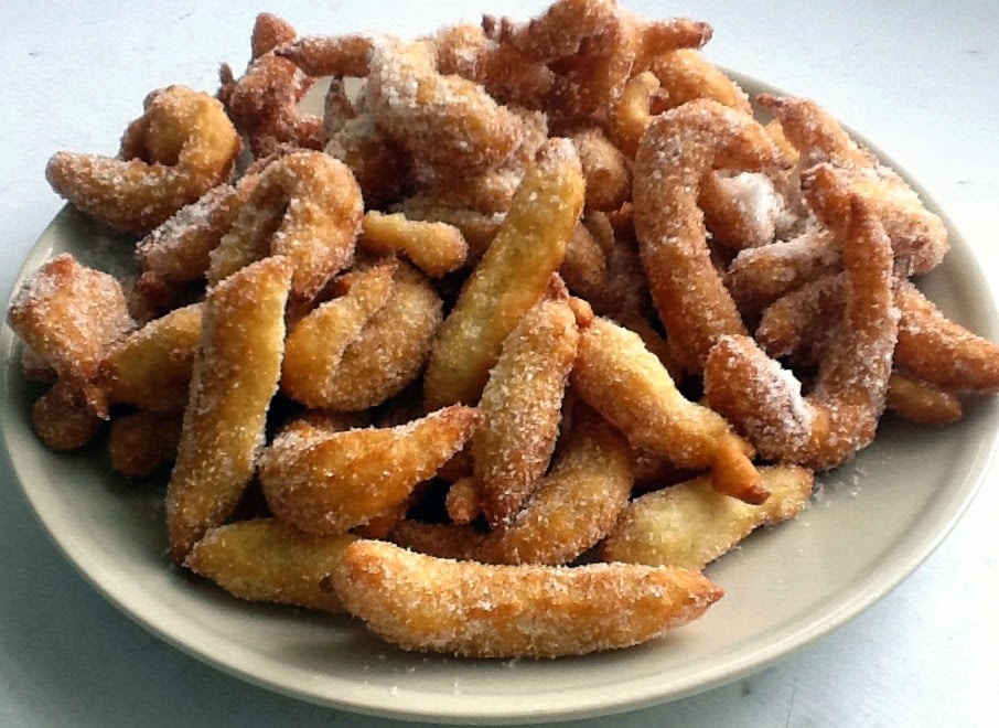 Indulge in the Sweet Delight of Buñuelos Rellenos de Crema with Monsieur Cuisine
