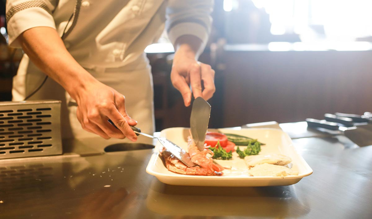 Innovation in the Kitchen: How monsieur cuisine Elevates the Classic Gazpacho de Arándanos