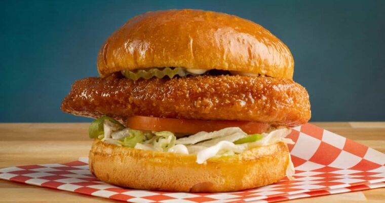 Hamburguesa de Pollo con MAMBO: A Savory Twist on the Classic Chicken Sandwich