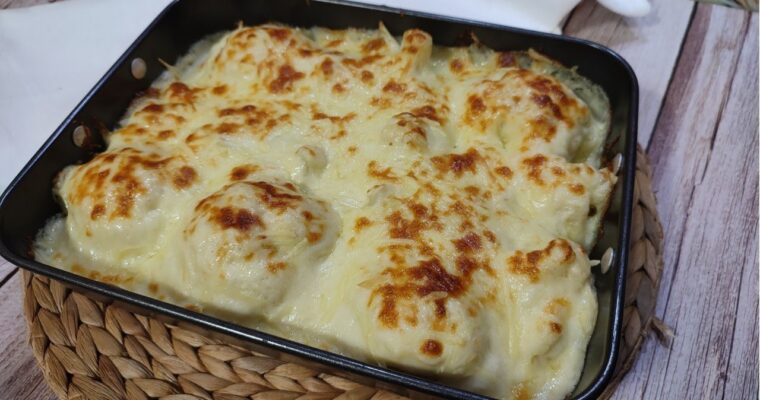 Savor the Cheesy Goodness: Coliflor con Bechamel Gratinada con MAMBO