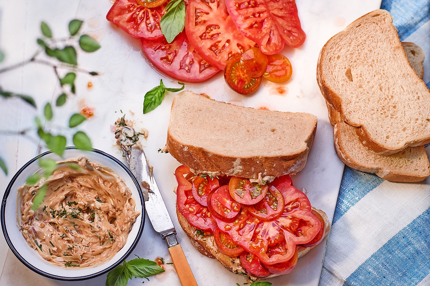 A Classic with a Twist: Tuna and Tomato Sandwich with GM Pot