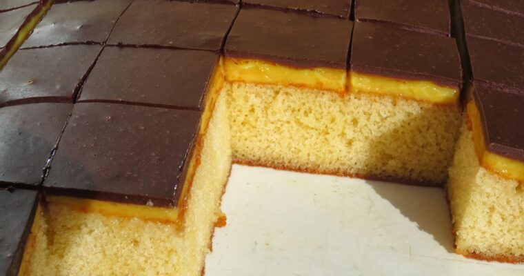 Deléitate con este Bizcocho de tres chocolates con almíbar de naranja hecho en Thermomix