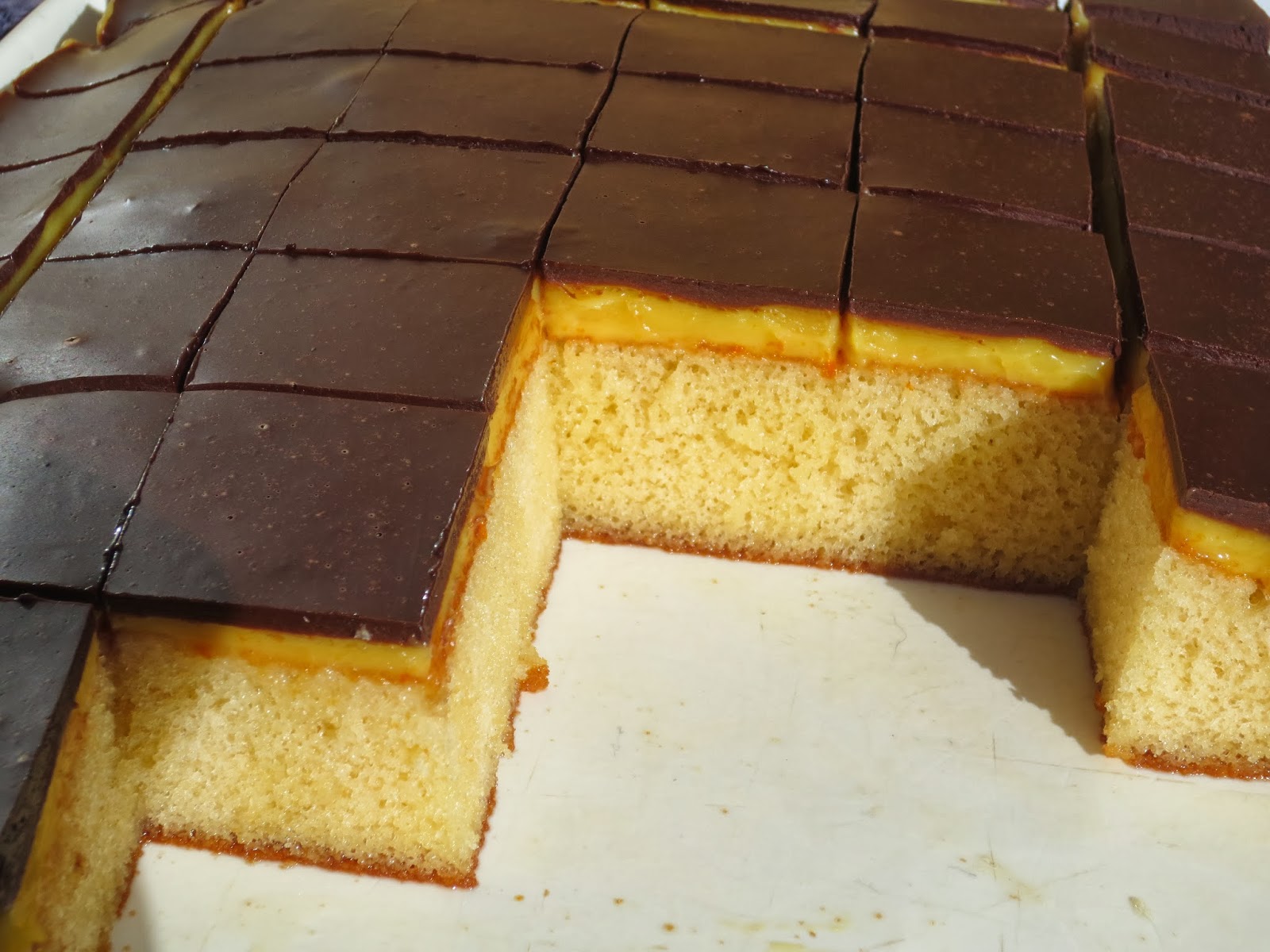Deléitate con este Bizcocho de tres chocolates con almíbar de naranja hecho en Thermomix